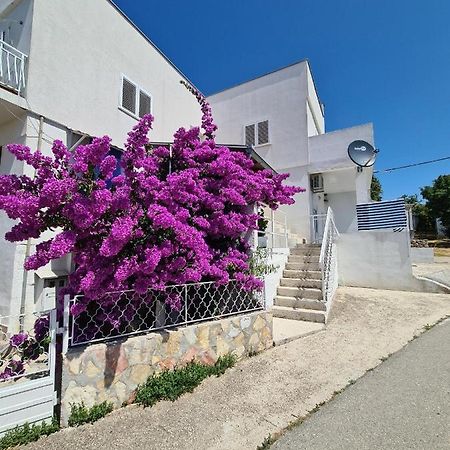 Maslenica-Bougainvillea Extérieur photo